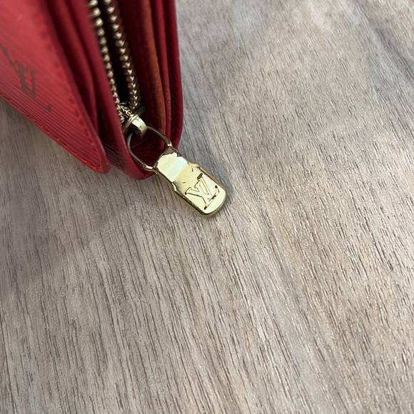 LV RED EPI SNAP WALLET - Picture 5 of 5